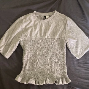 Ribbad T-shirt  - Säljer denna populära ribbade T-shirten ❤️