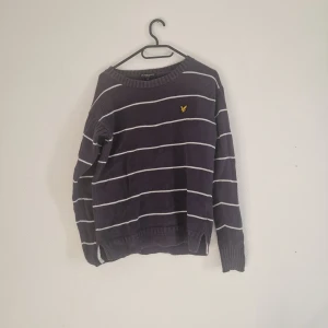 Lyle & Scott Vintage Tröja Small - Använd fin Lyle & Scott tröja säljes se bilder