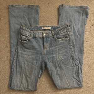 Zara jeans - Säljer pga de är för små på mig💞