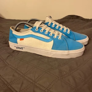 Custom Vans - Vans som jag skälv customizeat för att likna ett par UNC ettor. Lätt använda eftersom dem sitter lite tajjt (jag är storlek 44.5)