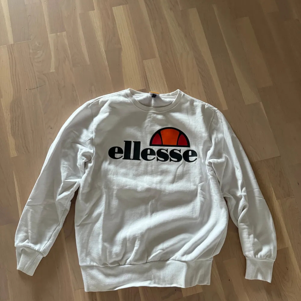 Ellesse tröja Medium bra skick pris 350 kr! Pris kan diskuteras vid snabb affär allihop🔱✅💯🙌🏼. Hoodies.