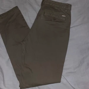 Armani byxa - Ett bar Armani byxor i jeans/kostym matreial! 