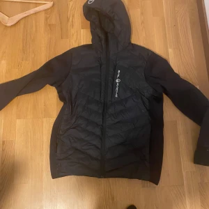 Sail rasing jacka - Helt okej skick vill bara bli av med storlek M kostar 2900 ny