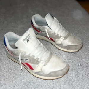 Reebok  - Sjukt unika skor! Storlek 42 i väldigt bra skick!