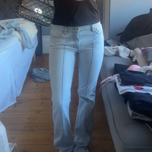 Lågmidjade Fillipa k jeans  - Så snygga bra skick!💗