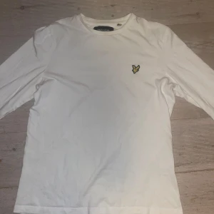 Lyle & Scott tröja - Vit långärmad Lyle & Scott tröja