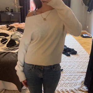 stickad tröja - vit stickad tröja! så snygg