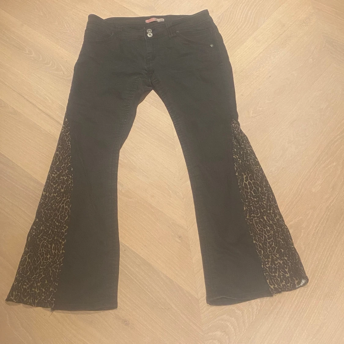 Leopard svarta lågmidjade jeans