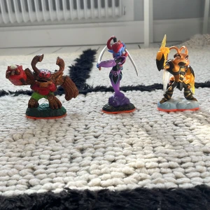  - Skylanders giants, superchargers och trap team. Dem flesta är i bra skick och priset kan diskuteras och du måste inte köpa alla. Dm bara 😁