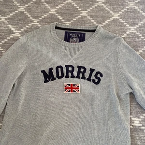 Morris tröja - Tjena säljer min Morris tröja som är i toppen skick och är riktigt snygg! Den säljs för den är lite för stor för mig och förr att jag behöver städa garderoben.