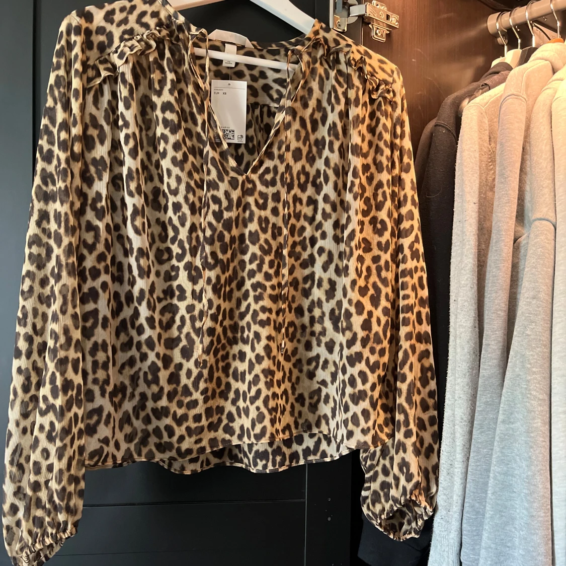 Leopardmönstrad blus från H&M