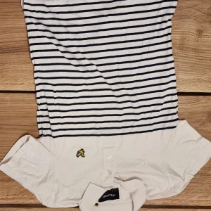 Randig piké från lyle & scott - Säljer min piké från lyle & Scott då jag inte använder den, använd fåtal gånger. Skriv vid minsta intresse och priset är inte hugget i sten!  Kolla även in min profil för massa bra märkeskläder!