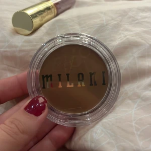 Milani 110 cheek kiss - Cream bronzer. Testad endast en gång 