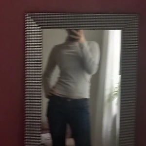 Snygg långärmad - En grå basic tröja från gina tricot. Jätte mysigt material. Oanvänd.