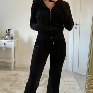 Juicy couture sett - !lånade bilder! Säljer mitt juicy sett som inte kommer till användning, inte som ny