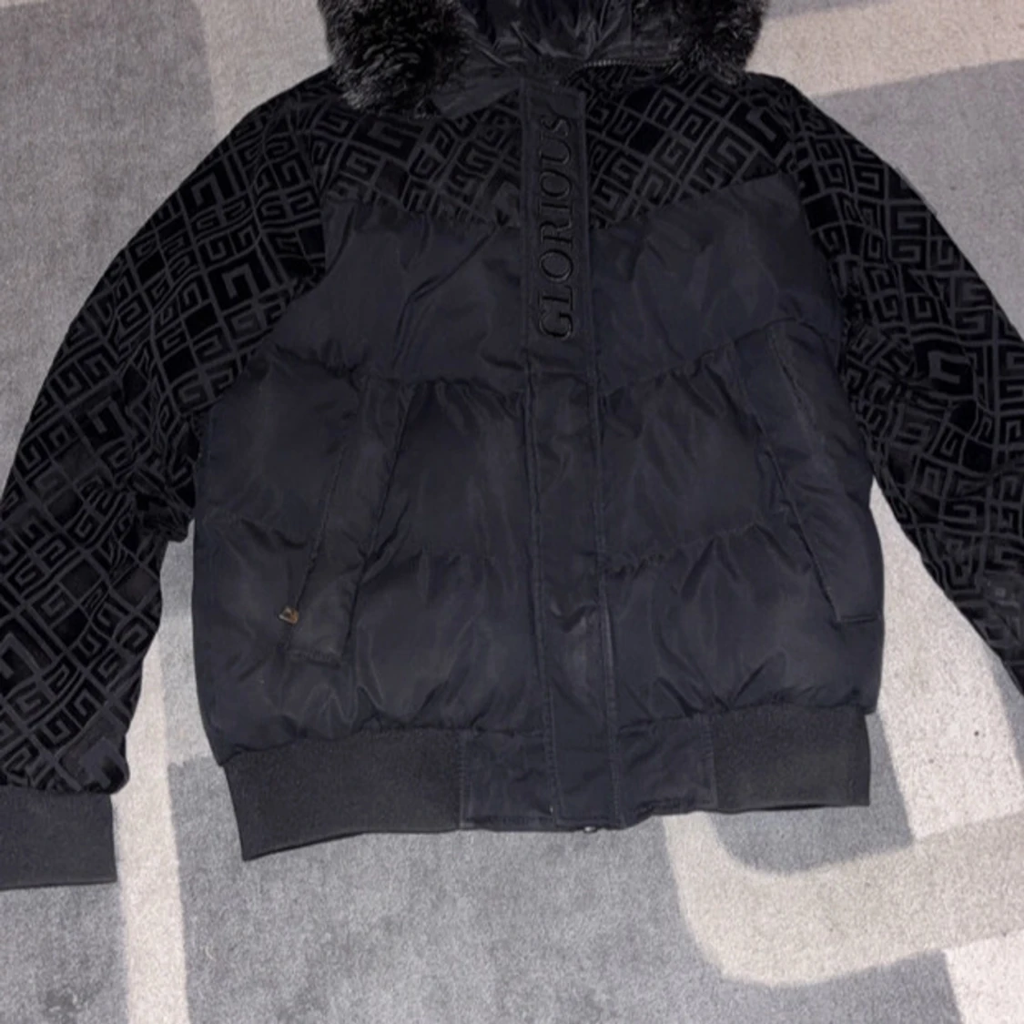 Svart pufferjacka från Glorious Gangsta