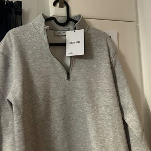 Only & sons zip up  - Only & sons zip up  Cond 10/10 (lappen sitter kvar) Storlek s Pris 200