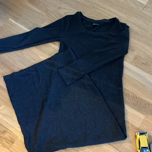 Klänning  - Från gina svart