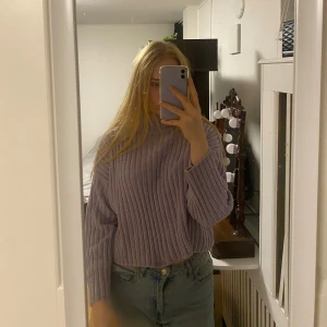 Lila stickad tröja - New yorker, s