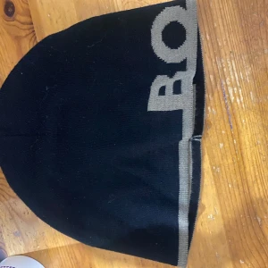 Boss mössa  - Säljer min boss mössa som är i jätte bra skick 