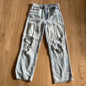 Trasiga jeans - Jättesköna högmidjade jeans från HM i modellen loose straight 🥰