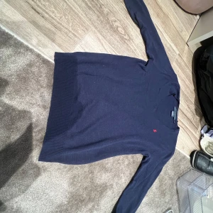 Ralph lauren tröja  - Ralph lauren tröja i färgen marinblå😍😍 Nypris:1899 Priset kan diskuteras 
