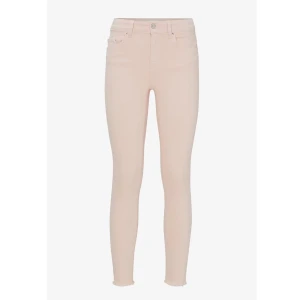 Ljusa beige/rosa Jeans - Fina skinny Jeans som är normal midjade i längd 34, nertill är det fransiga benslut. Passar bra till vår/sommar💛 Säljer eftersom dom glömde skickas tillbaka försent, helt oanvända i bra skick!