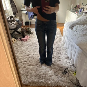 Fornarina jeans - Jeans från fornarina! Midja cirka 36cm tvärs över! Bootcut oxh skitsnygg färg🩷🌟