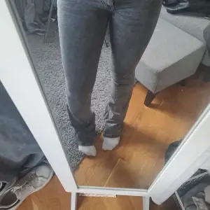 Jeans i bra skick, knappt använda säljer för att dom ej kommer till användning.