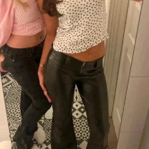 Skinnbyxor  - Säljer nu dessa skinnbyxor från New yorker som är super trendiga, de är i storlek xxs och är använda fåtal gånger💕