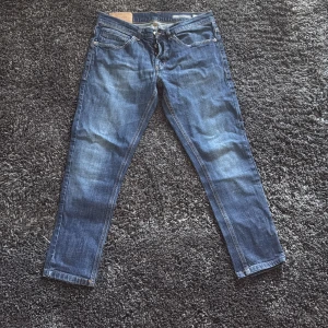 Dondup george - Dondup George jeans i storlek 33  Väldigt bra skick 