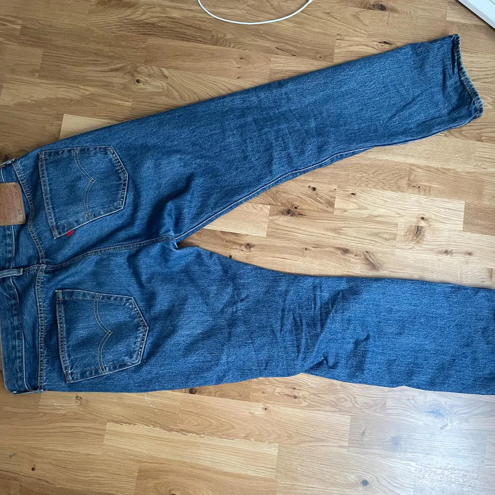 Säljer Levis 501 i riktigt fint skick. Pris går att diskuteras. Jeans & Byxor.