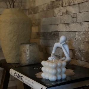 Heart bubble candle - Hur söt är inte denna?? En Bubble Candle liknade ljus fast med hjärtan, som passar alldeles utmärkt till alla hjärtans dag som närmar sig 🤍 Passa på att köpa till era nära och kära ett vackert ljus! 