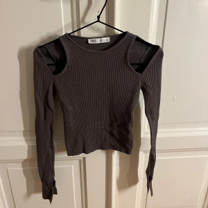 Söt tröja💕 - Detta är en tröja från Zara som när jag fick den i födelsedagspresent tyvärr var för liten😅