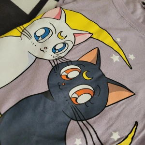 🌙Sailor Moon T-shirt🌙✨️ - Pull & Bear x Sailor Moon collab t-shirt köpt för många år sen. Använt men i perfekt skick. Klick gärna på köp nu🖤