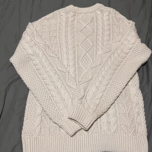 Stickad Tröja - Storlek XS passar S/M Märket Vailent från carlings