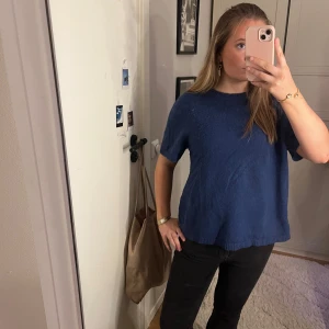 Blå soft goat tröja - Storlek m pris kan diskuteras 