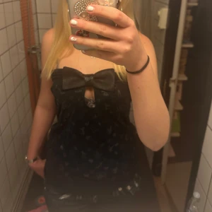 Paris Hilton tube topp - Jättefin Paris Hilton tubetopp storlek s men känns mer som m 