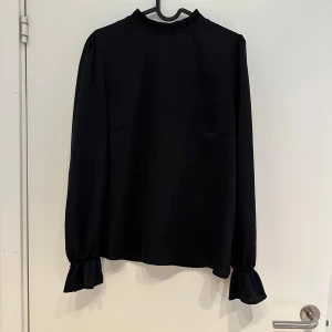Satin blus  - En satin blus från hm