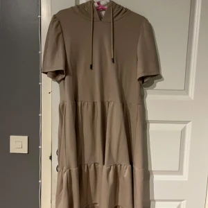 Långtröja/ klänning - En långtröja som går att ha som klänning. I fint skick