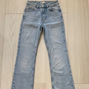 Gina jeans  - Säljer pågrund av att de är för små, köpt på Gina Tricot för 500kr. Inga defekter, som nya🩷Skriv för fler bilder  (Pris kan diskuteras)
