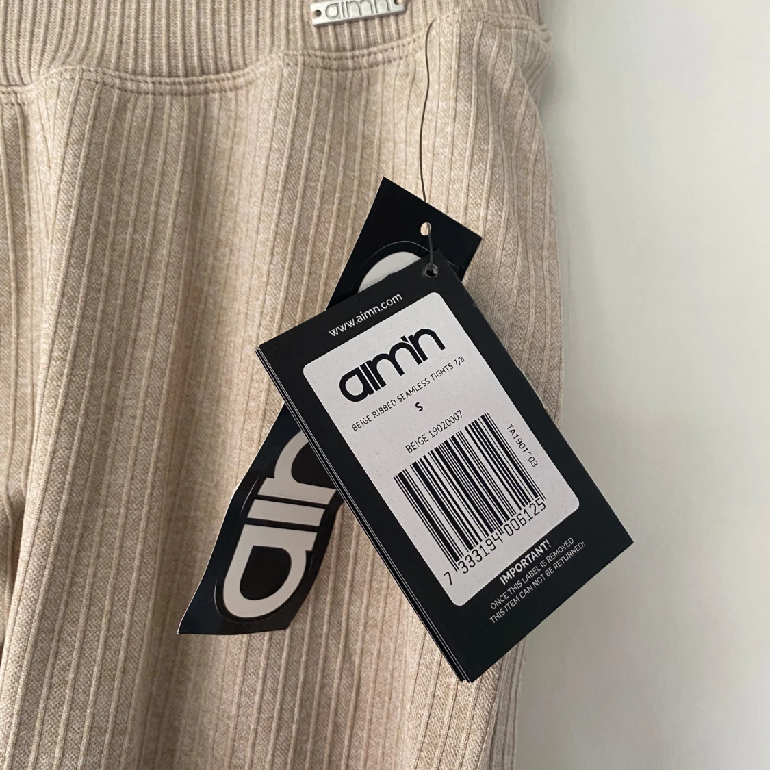 Beige ribbad croppad tröja från Aim'n - 91