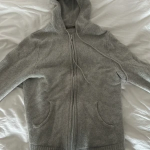 Stenströms - Säljer min cashmere stenströms zip, storlek xl men sitter som s/m. Nypris 4000kr