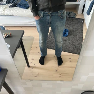 Nudie jeans - Säljer nu mina nudie jeans då de inte kommer till användning, modellen är Thin Finn och de är aningens för korta för mig. Jag är ca 185cm storleken är(31/32), om du har några funderingar är det bara att höra av dig