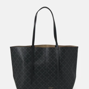 By malene Birger väska - Säljer min by malene Birger väska i modellen Abigail. Köpt för ca två år sedan men har inte använt den så mycket så den är i väldigt gott skick🫶 Köparen betalar frakt. Skriv privat för egna bilder🙌 Nypris 3500kr