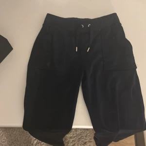 Juicy couture - Mörk blåa juicy couture byxor, inte använda så många gånger