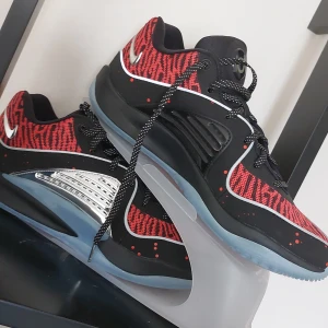 Kd 16 slim reaper - Helt oandvändna kd 16. Säljer dem för att det var fel storlek jag råka beställa storlek 43
