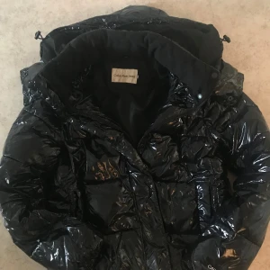 Jacka Calvin Klein  - Calvin Klein jacka avtagbar huva  