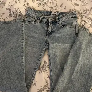 straight blå jeans från lager 157 i storlek xxs short, bra skick