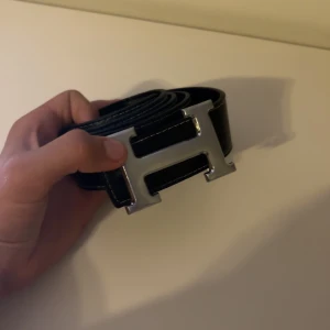 Hermens bälte  - Ett snyggt bälte som är i ett jätte bra skick, hör av dig om du vill ha fler bilder eller funderingar😃